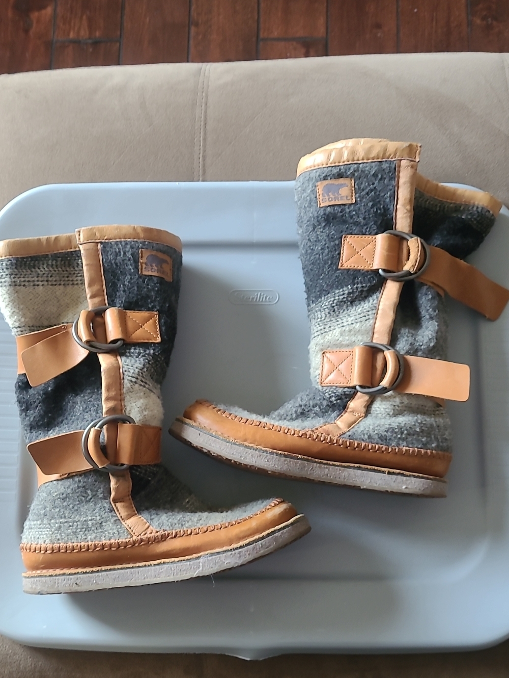 Sorel Gray & Tan Wool-Trim Sherpa Lined Leather Detail Winter Boots Size 6